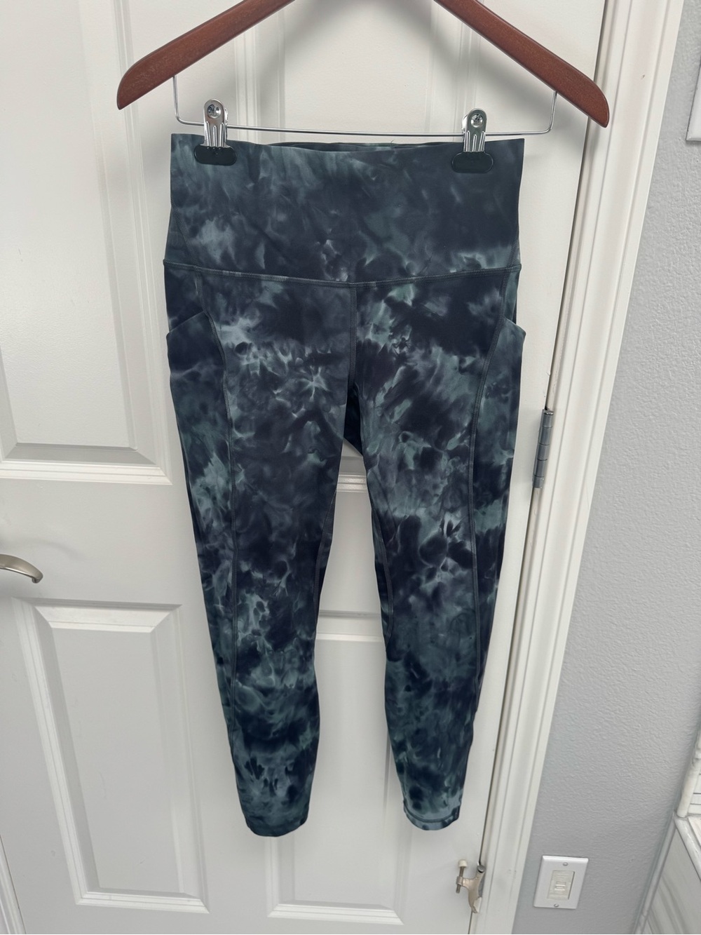 lululemon athletica Blue and Gray Tie-Dye High-Rise Leggings 8
